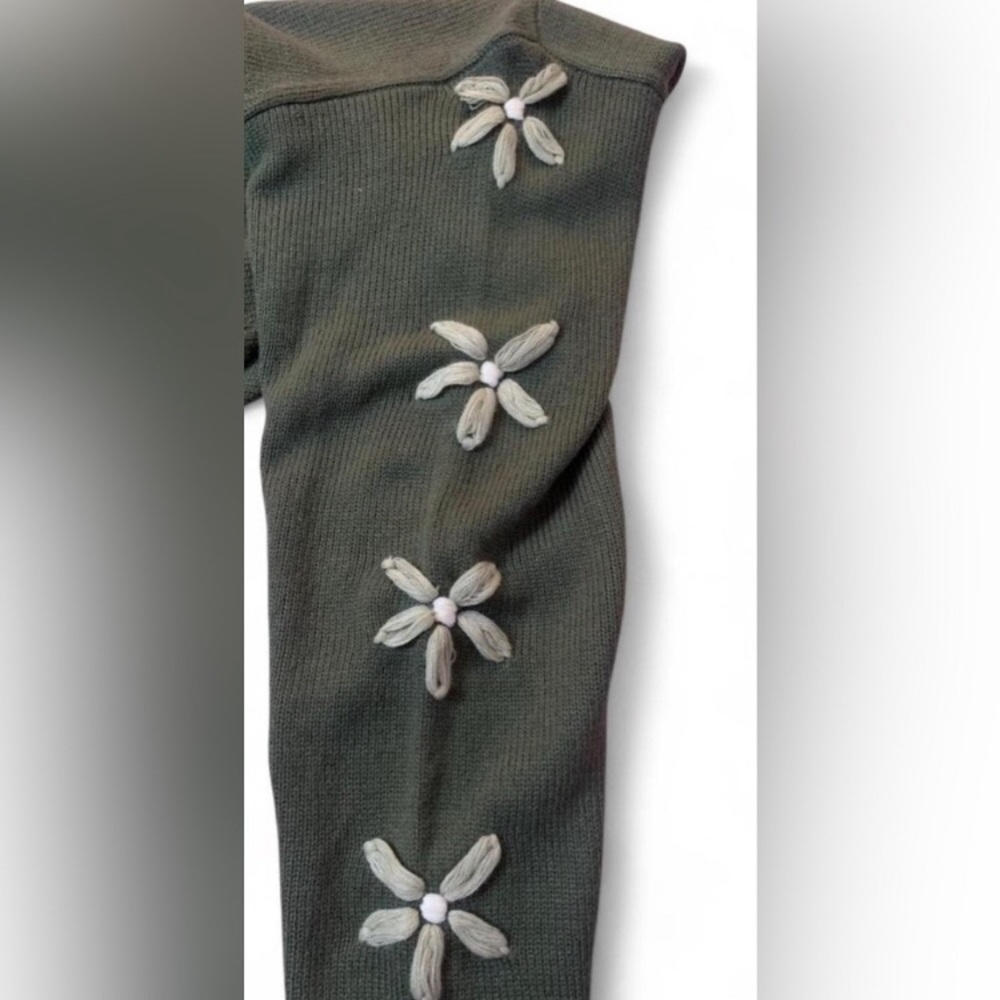 Altar’d State Olive Green Y2K Cropped Long Sleeve Embroidered Flower Sweater SzS - Picture 4 of 12